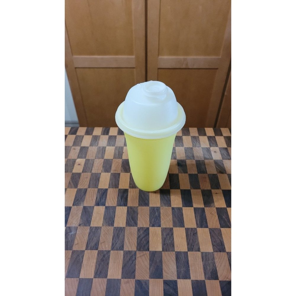 COPY - Tupperware Shaker